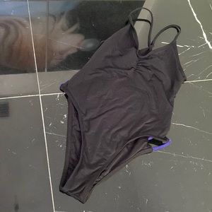 L ⭐️ space one piece super flattering fit.